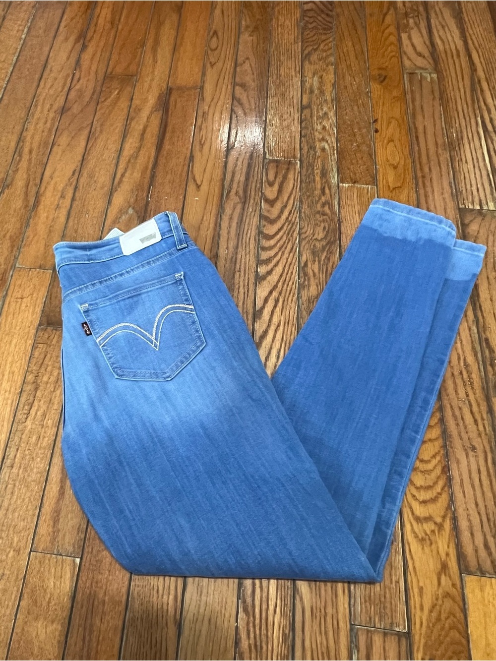 Levi's Women's Light-Blue Skinny Jeans size w28L30 leggings